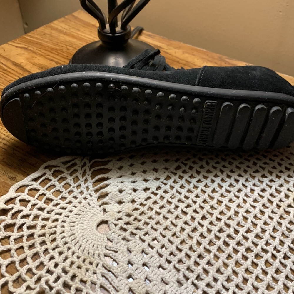 Minnetonka booties, size 7.5 - Picture 3 of 7